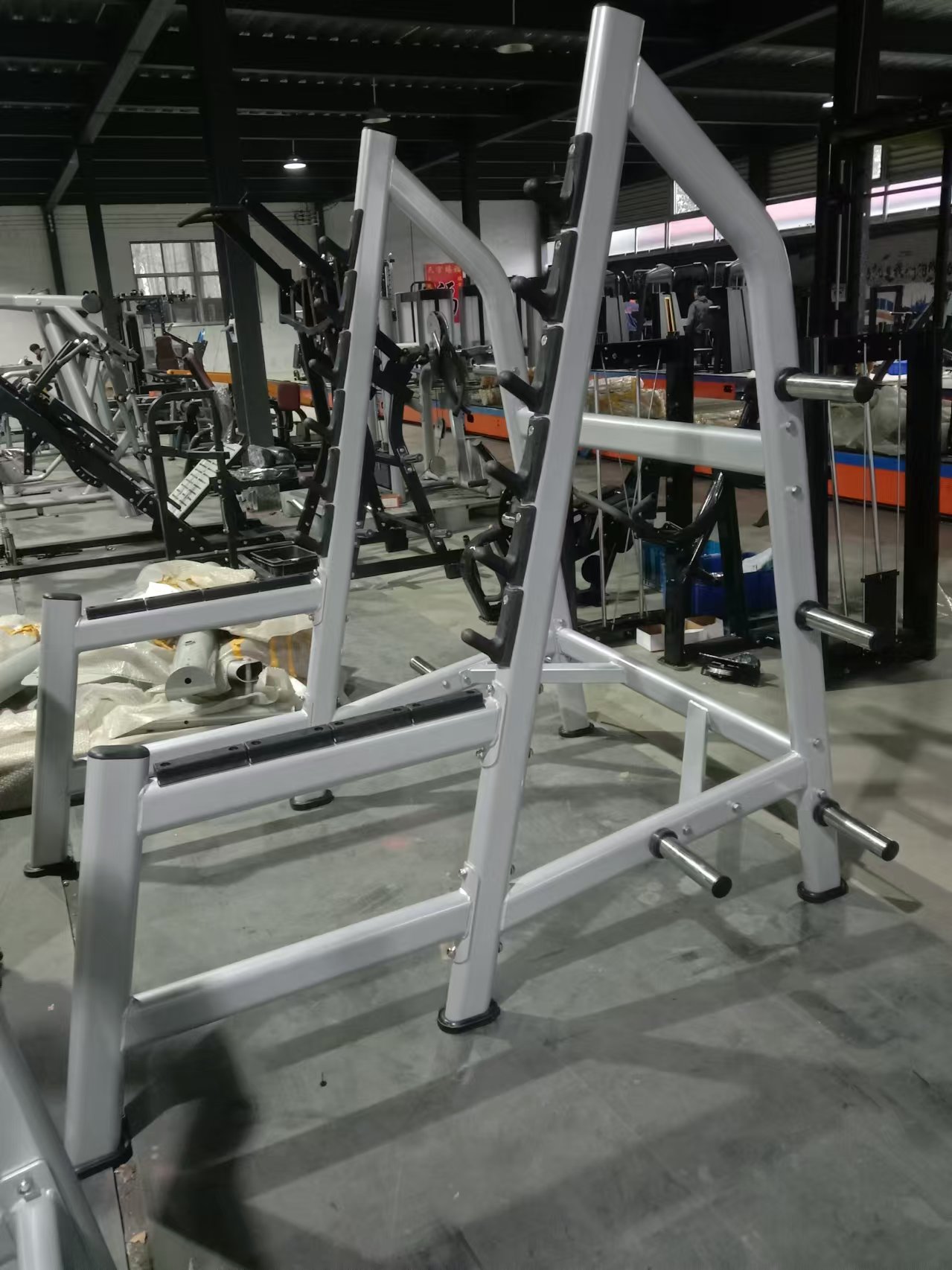 Stojak do przysiadów, klatka s – Heavy Equipment Gym recenzja i cena