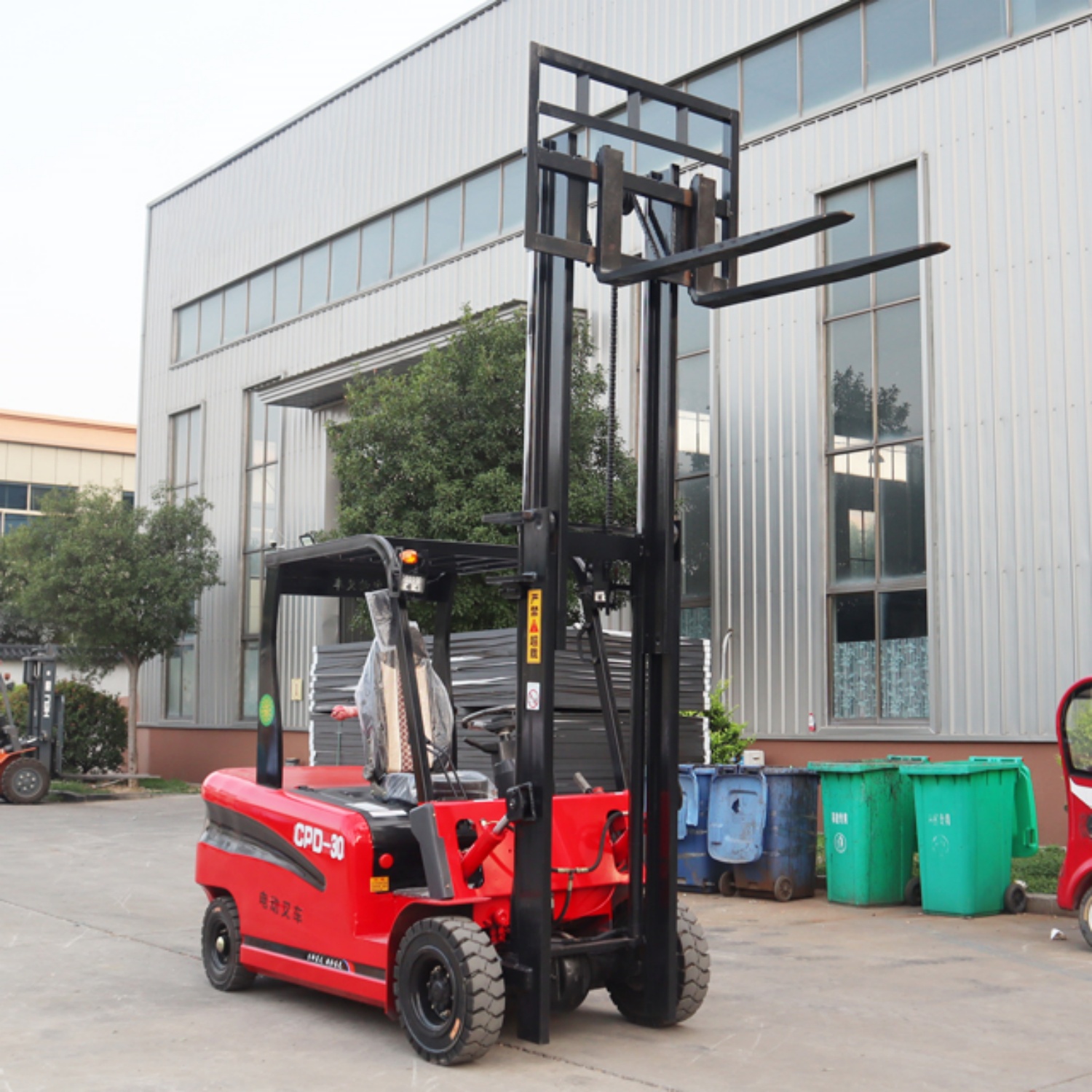 Elektryczny wózek widłowy o ud – Heavy Equipment Logistics recenzja i cena