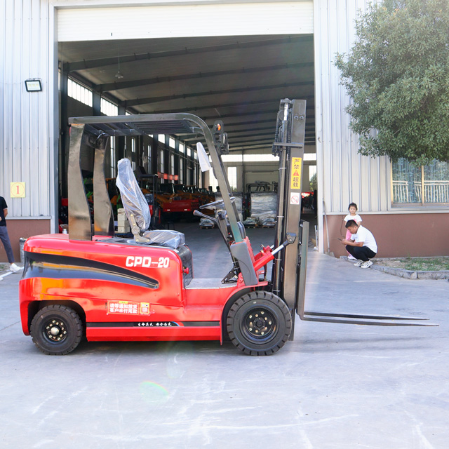 Wózek widłowy o udźwadze 2,0 t – Heavy Equipment Logistics recenzja i cena